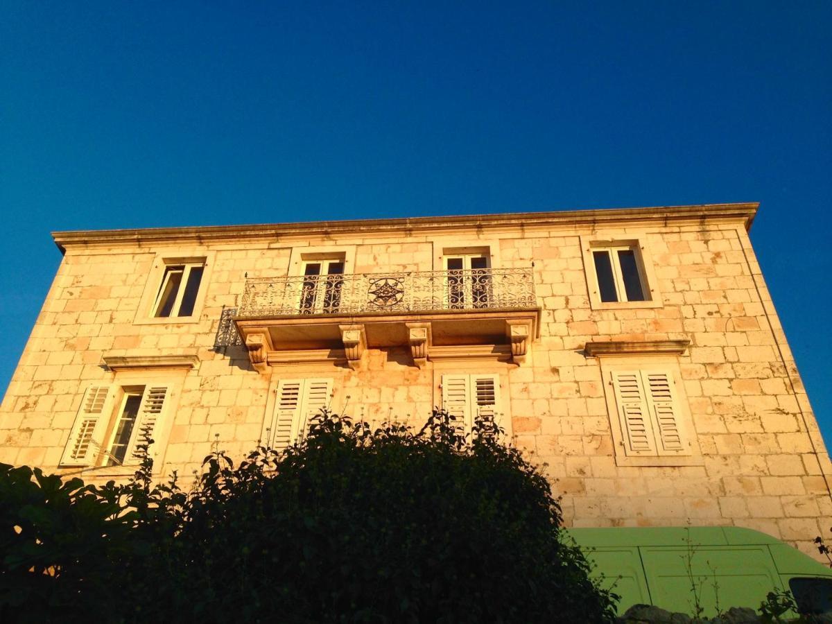 Palazzo Di Toma Lägenhet Milna  Exteriör bild