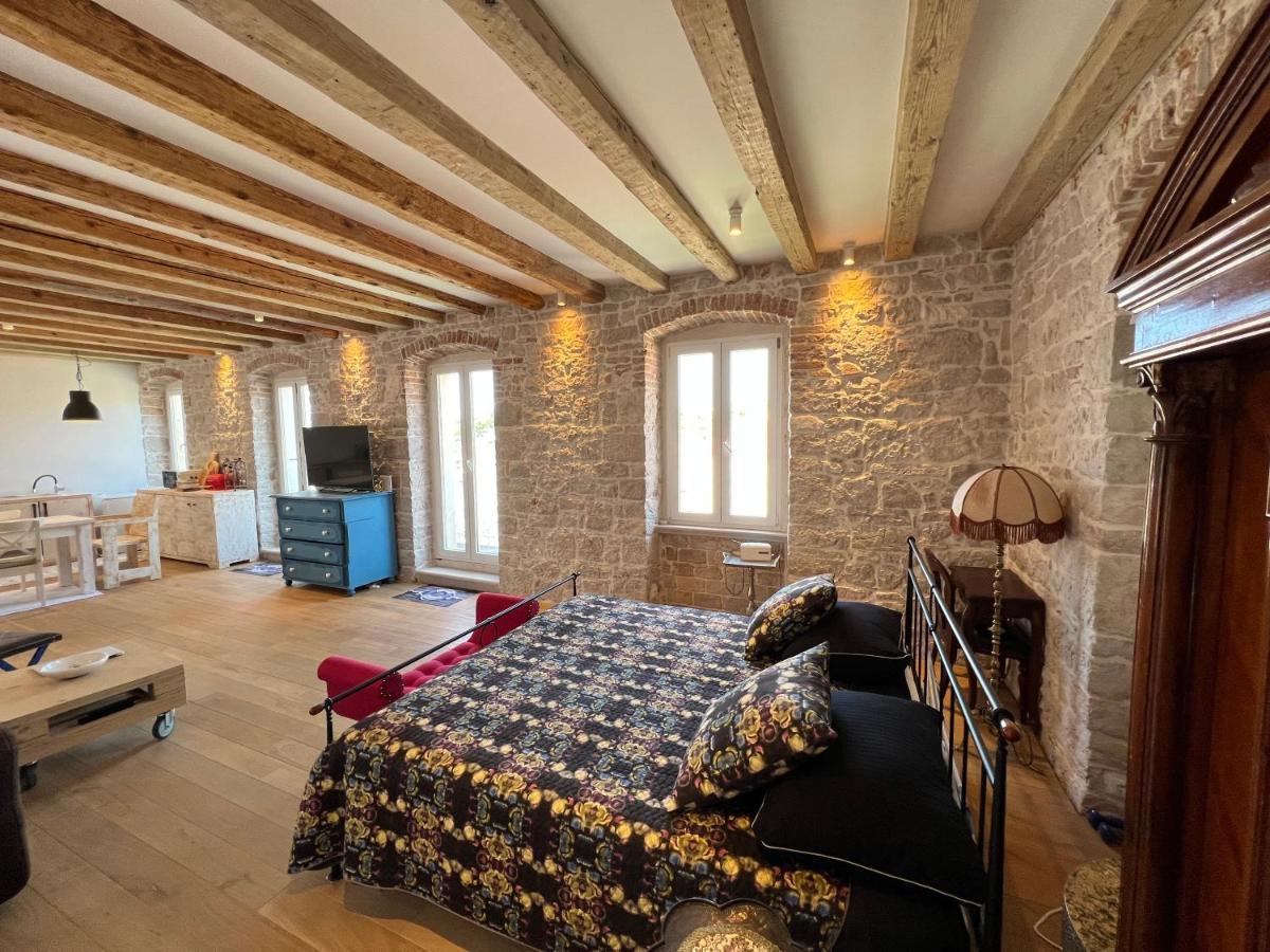 Palazzo Di Toma Lägenhet Milna  Exteriör bild