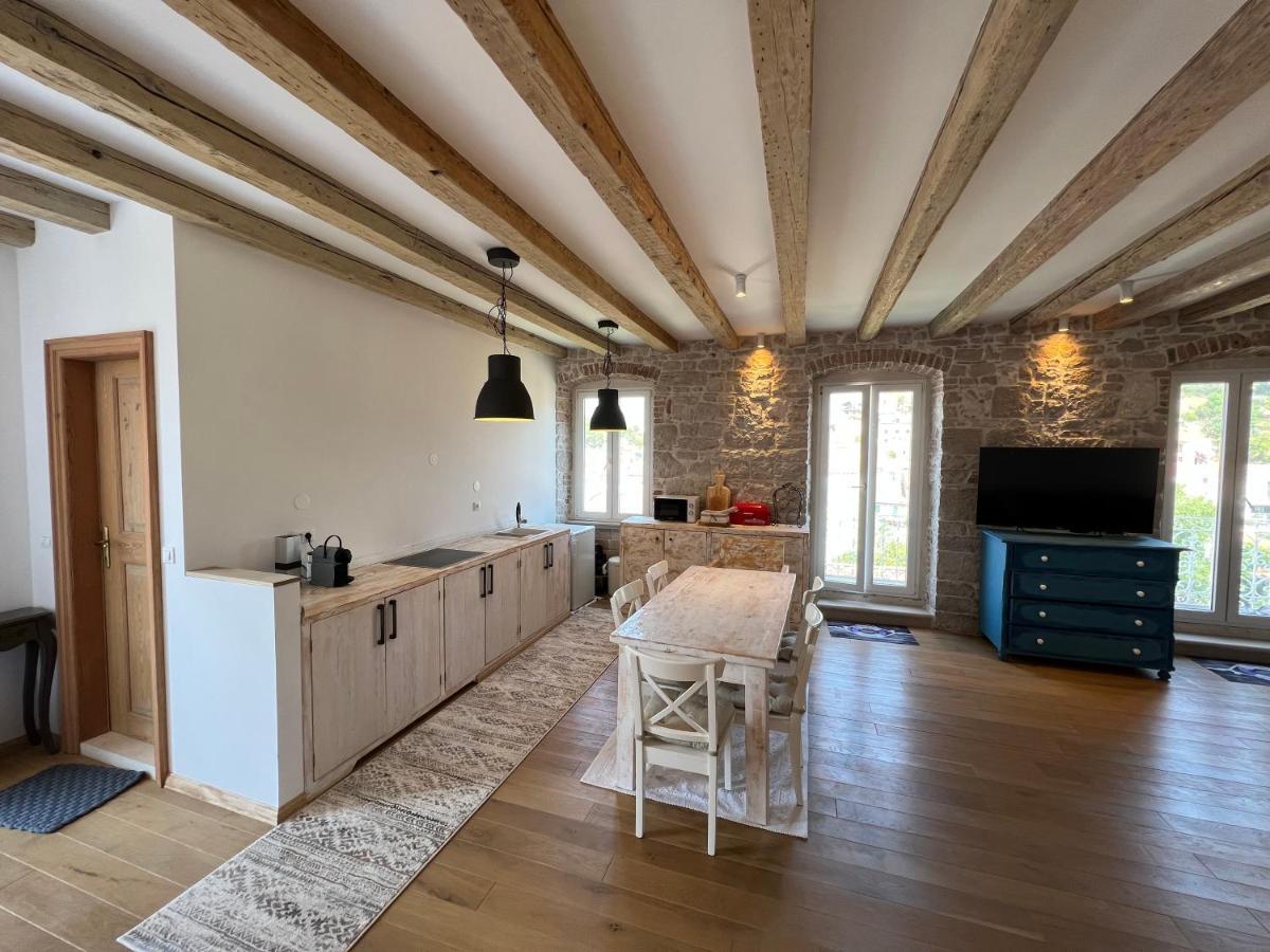 Palazzo Di Toma Lägenhet Milna  Exteriör bild