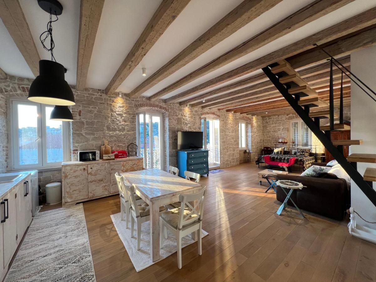 Palazzo Di Toma Lägenhet Milna  Exteriör bild