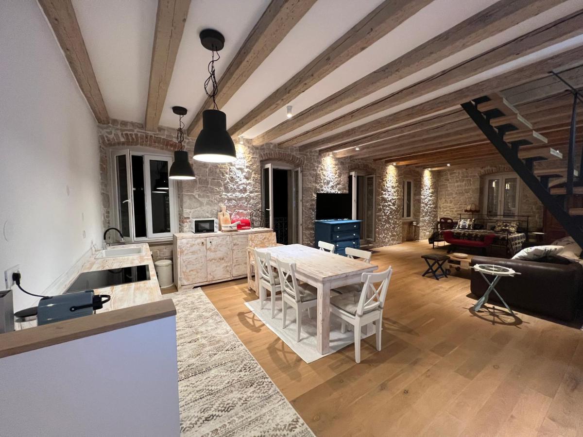 Palazzo Di Toma Lägenhet Milna  Exteriör bild