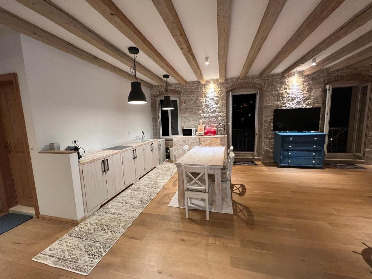 Palazzo Di Toma Lägenhet Milna  Exteriör bild