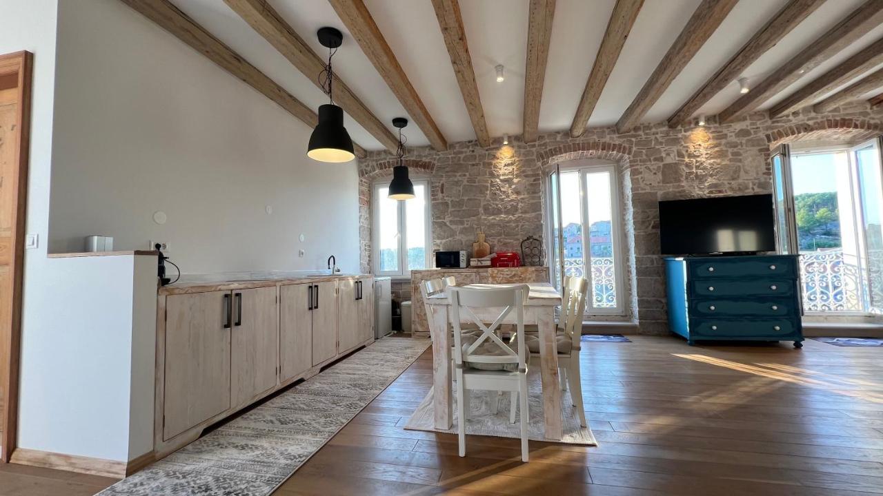 Palazzo Di Toma Lägenhet Milna  Exteriör bild